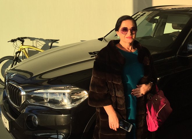 Jolanta Gacek odbiera BMW X5: „Przed nami i przed Wami wszystko, co najlepsze…” 
